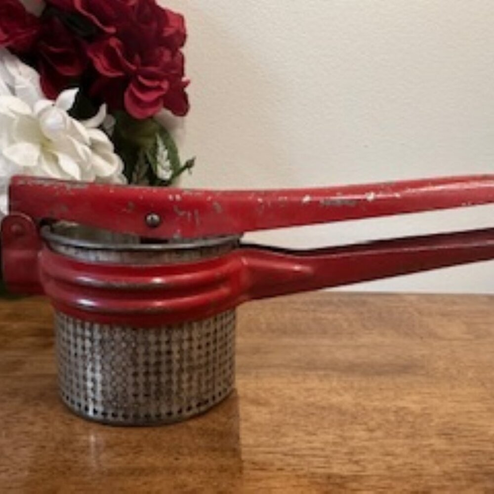 Vintage Red Metal Potato Ricer – Handy Things Juicer Vegetable Masher Press USA
